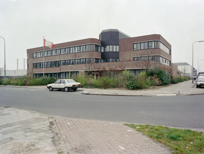 116254 Gezicht op het kantoorgebouw van de Woningbouwvereniging Kombinatie 77 (K77, Vlampijpstraat 101) te Utrecht.